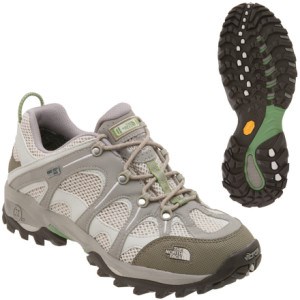 Hiking shoe with lug traction