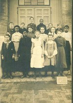 Image of sixth grade students, both black and white, at Grant School in the early 1900's.