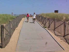 \\Inpcacosvrhq\marconi\EVERYONE\Climate Friendly Parks\CFP Action Plan\Web Page materials\photos\recycled plastic lumber at Race Point Boardwalk
