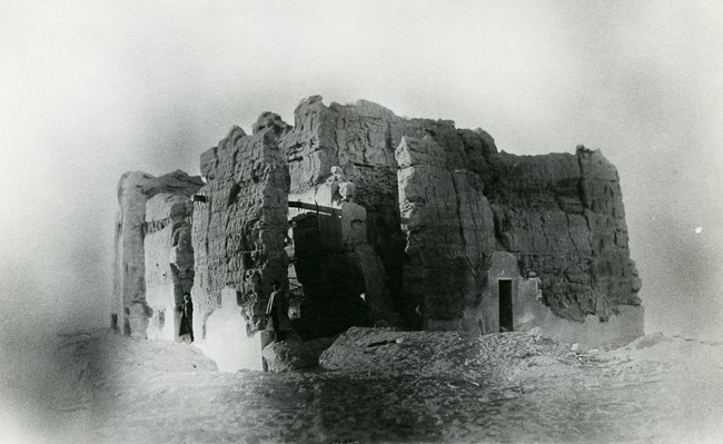 historic black and white image of the Casa Grande around 1900 historic black and white image of the Casa Grande around 1900