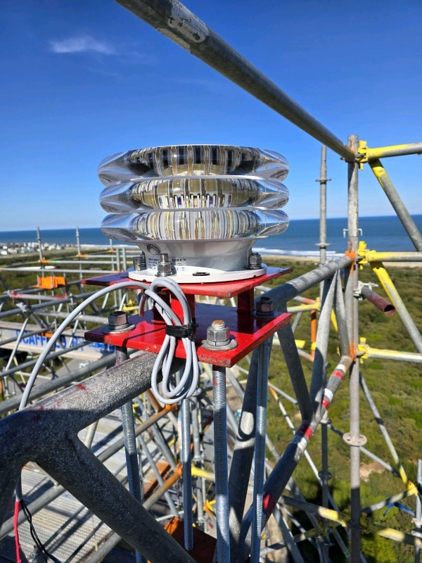 Photo of the U.S. Coast Guard approved temporary beacon attached to Cape Hatteras Lighthouse scaffolding. Photo of temporary beacon attached to scaffolding.