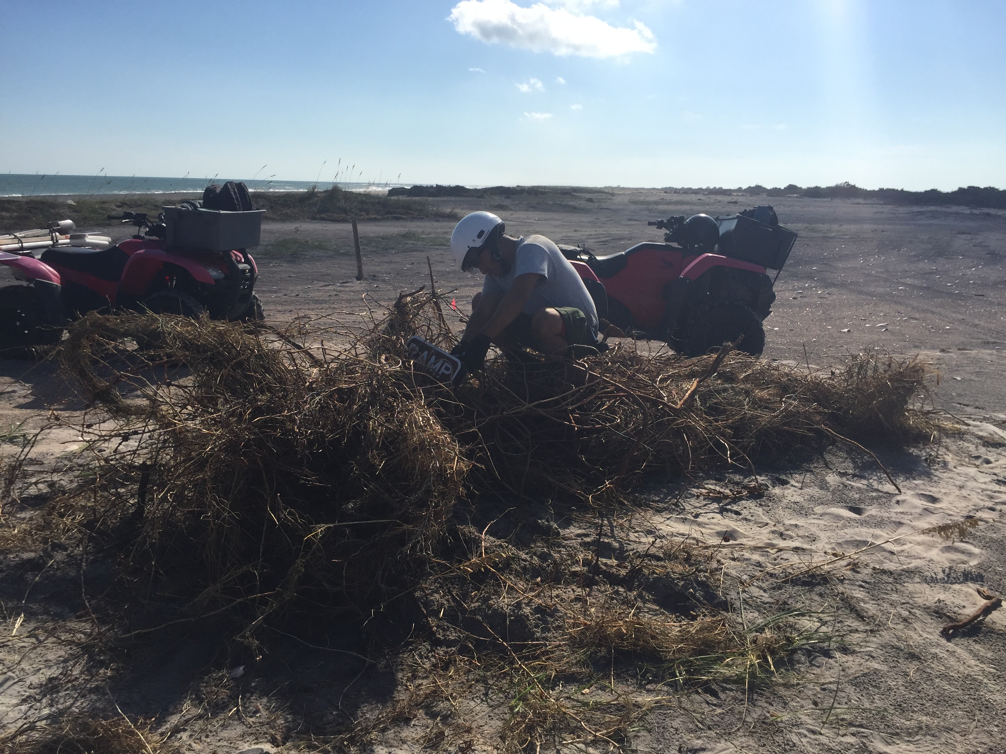 09282018_CapeLookout_04 Staff work to untangle signs laying on the beach.