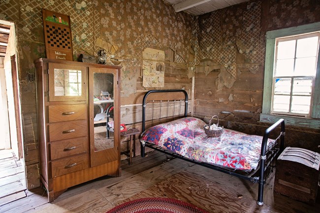 Interior of the cabin furnished to the 1950s period.