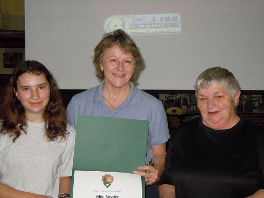 Mikki Snyder receives VIP award.
