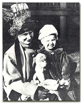 Lilian holding Margaret in 1916