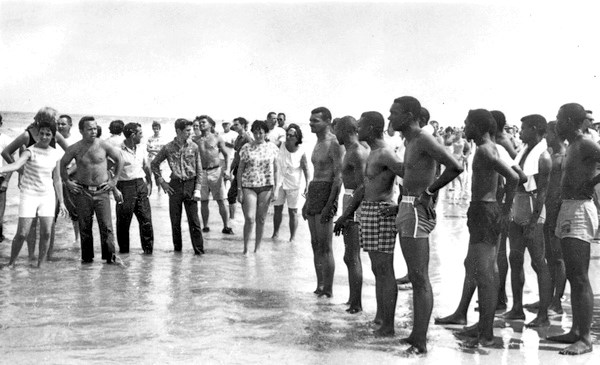Confrontation between integrationists and segregationists at a whites-only beach in St. Augustine.