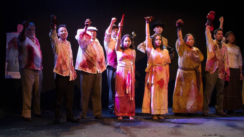 Telón de Arena presents Fuenteovejuna actors portray a group of people covered in blood raising fists with weapons
