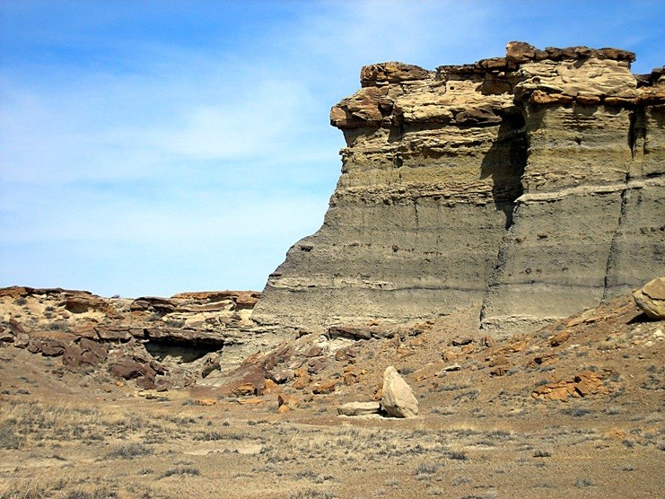 Photo of the Menefee Formation near Kin Klizhin
