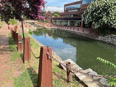 Picture of the C&O Canal in Georgetown.