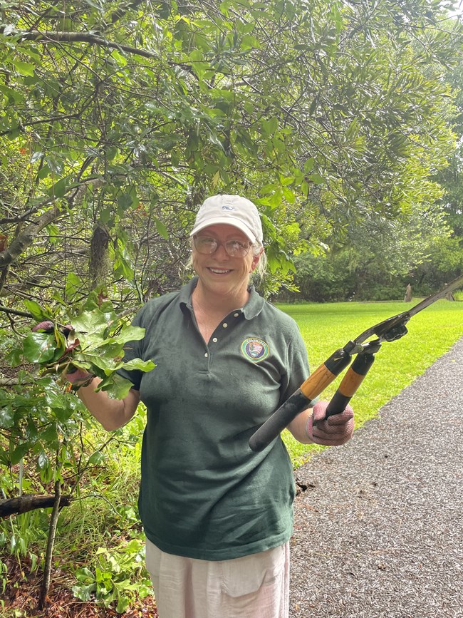 CHPI Volunteer gardening