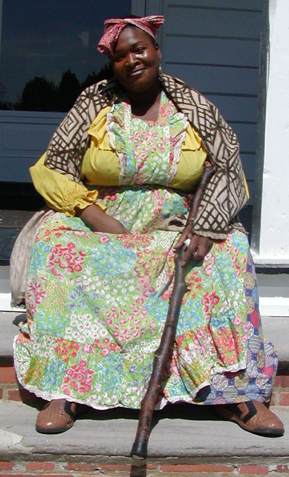 Anita Singleton-Prather portrays Aunt Pearlie Sue