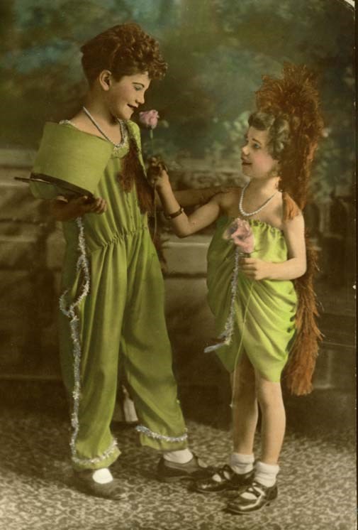 1924 HULL, Maudie Mae (b 1918) age 6 with sister Clara Hull age 4 in family Vaudeville act