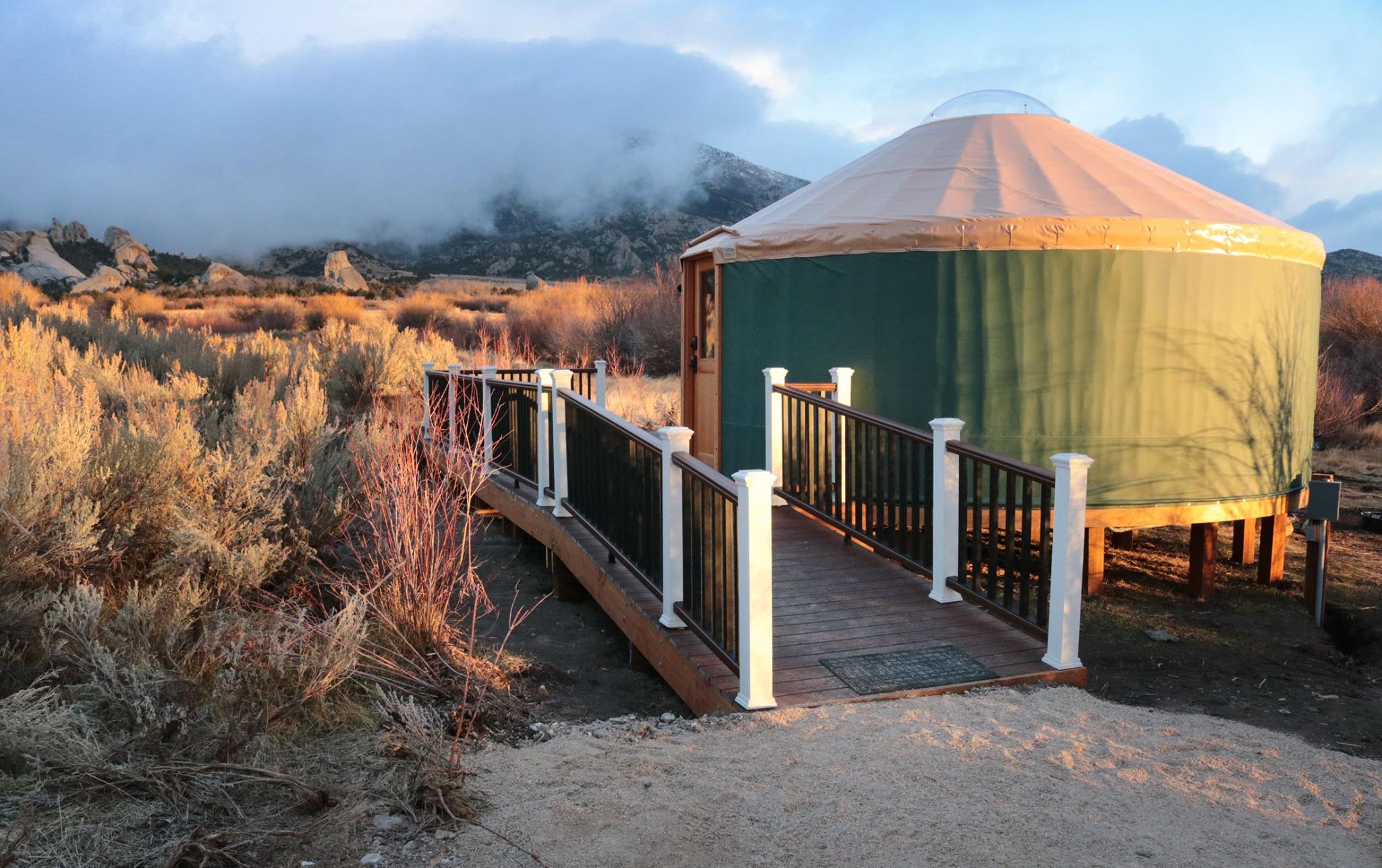 Castle Rock Lodge, Bunkhouse and Willow Glamping Yurt City Of Rocks