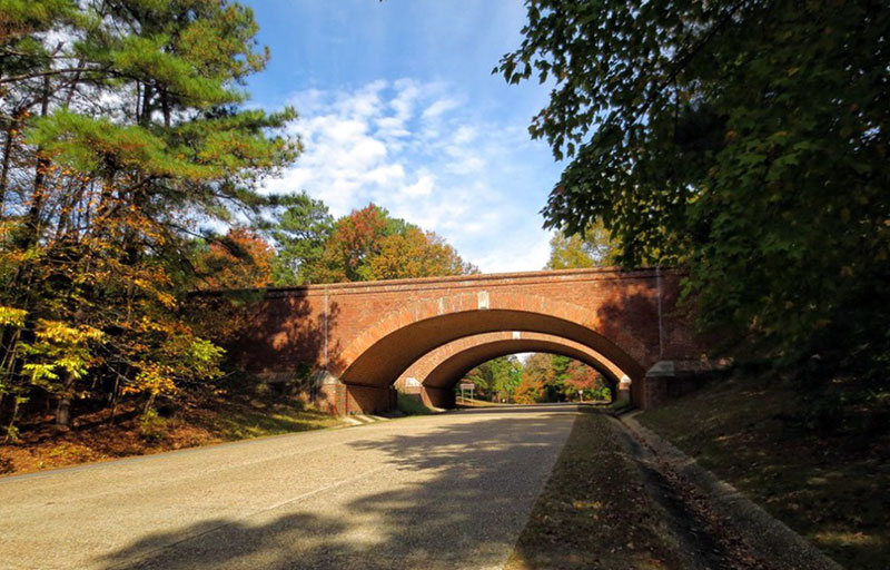 328102729_215893950928630_3391645662084616803_n A brick bridge over the road of the Parkway