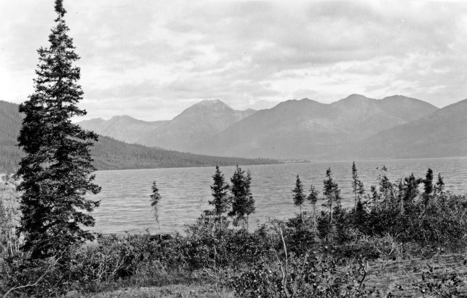 Black and white 1901 photograph of Walker Lake