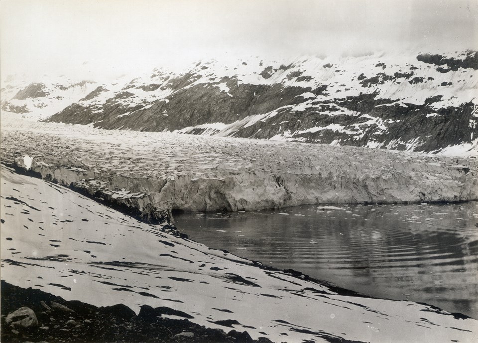 Reid Glacier in 1899