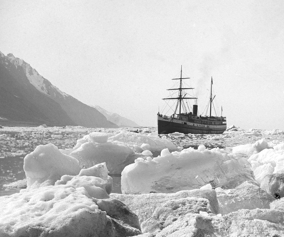 Glacier Bay's Icy Scene 1902