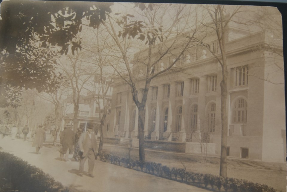 Early sepia toned photograph of the Buckstaff Bathhouse as seen looking North on the Row.