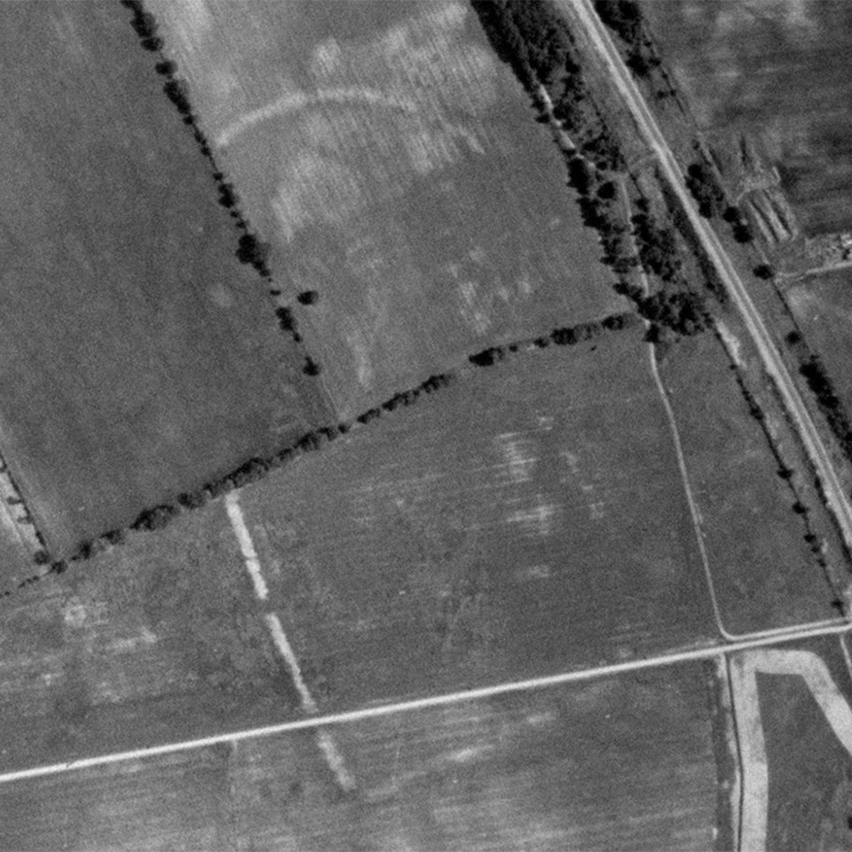 1938 aerial photo of Hopeton Earthworks before modern industrial agriculture.