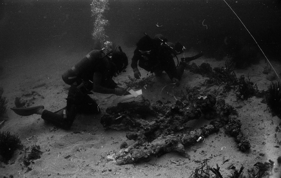 Underwater archeologists surveying a sunken anchor in 1981 (NPS, SEAC)