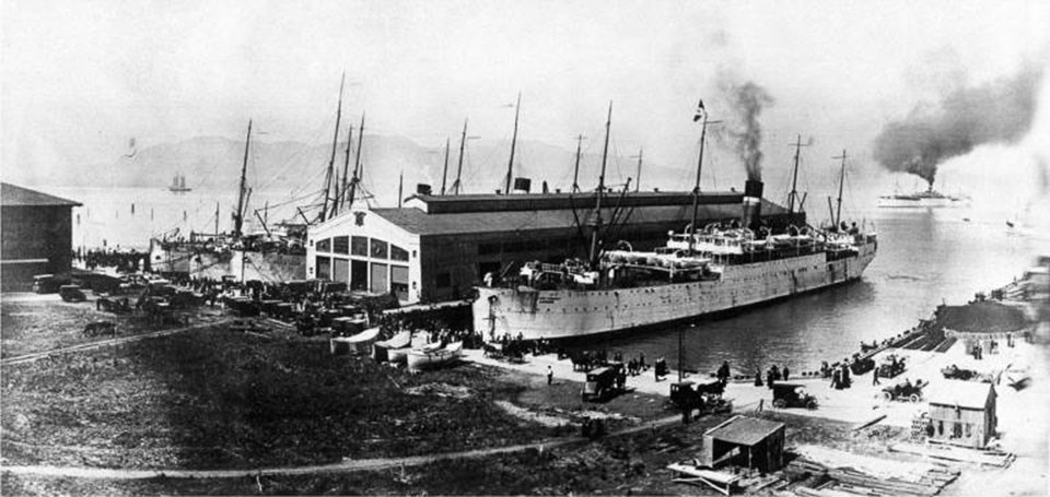 Photo of Fort Mason Pier 2 c1915. USAT Logan in Dock