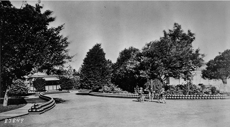 Photo of the Alameda - Entrance to the Parade Ground 1883