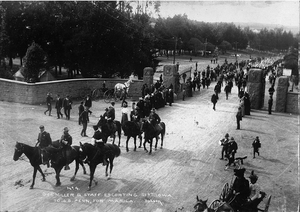 Photo of Lombard Gate, c1898
