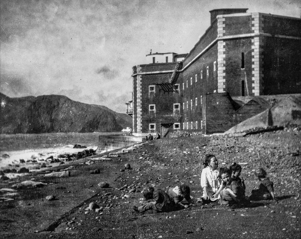 Photo of a picnic on the west beach 1913