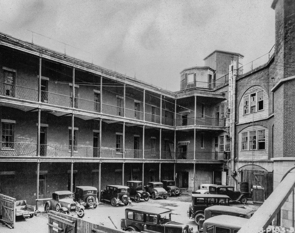 Photo of the "Gorge" at Fort Point, c1920s