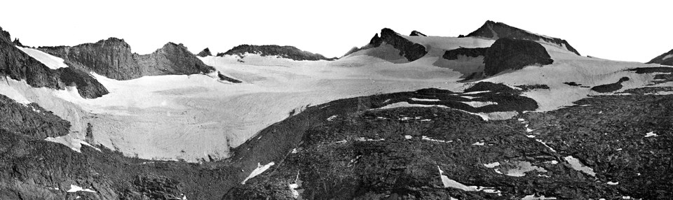 Black and white photo of the Lyell Glacier taken in 1883