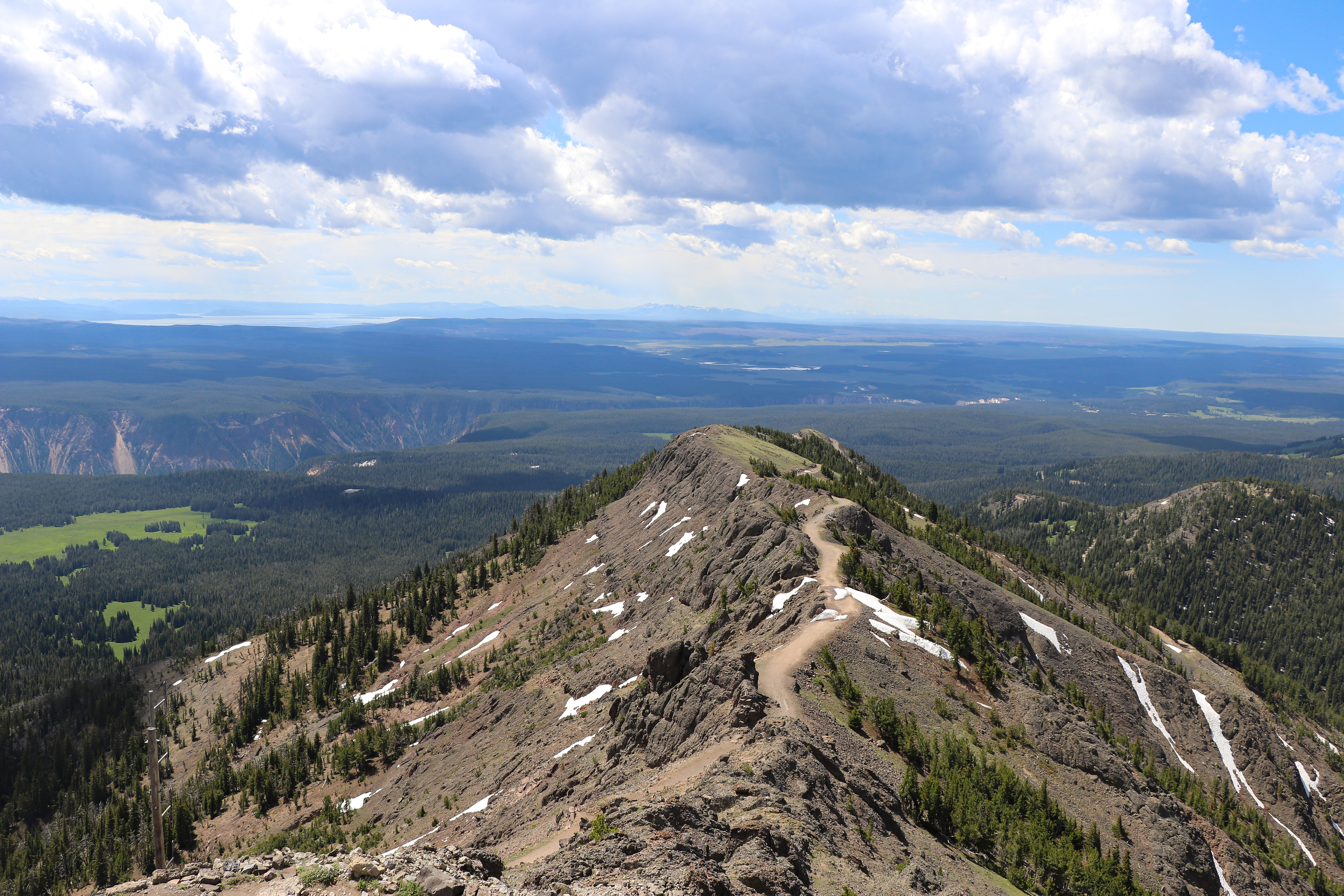 Dunraven Pass Overlook