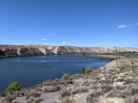 View overlooking the Snake River, with the steep bluffs of the fossil beds lining the other side.