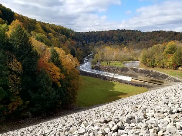 A view of a river valley from the top of a dam