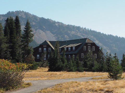 Crater Lake Lodge and a path leading to it