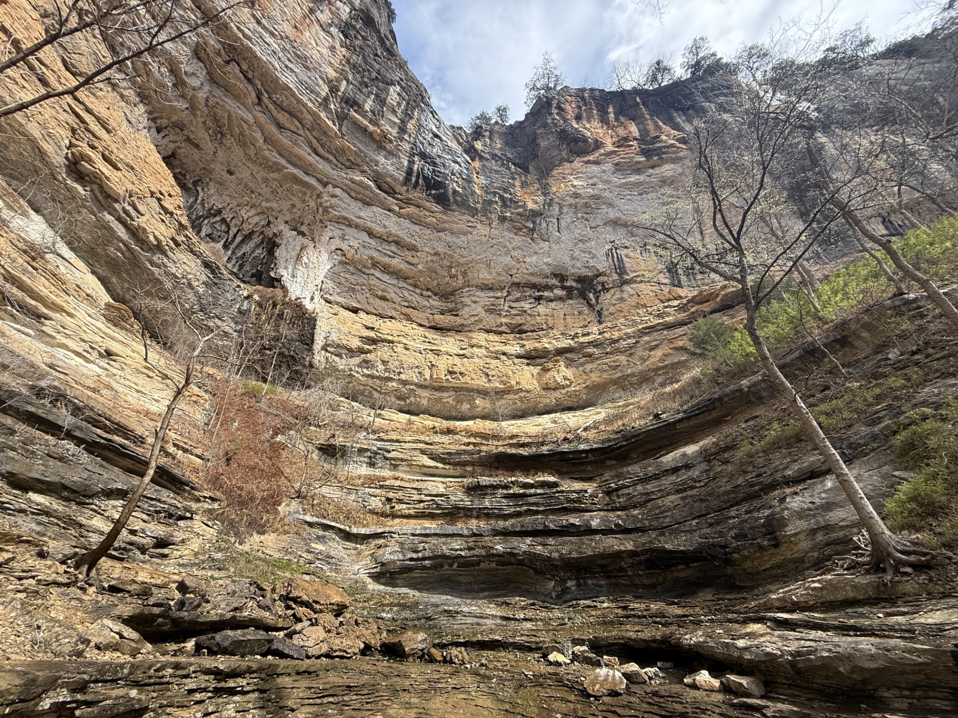 Hike to Hemmed-in Hollow