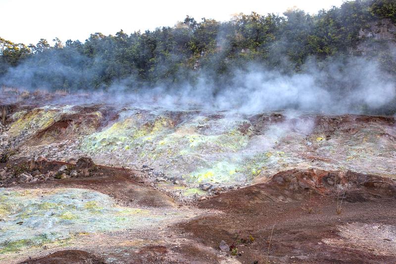 Haʻakulamanu via Sulphur Banks Trail