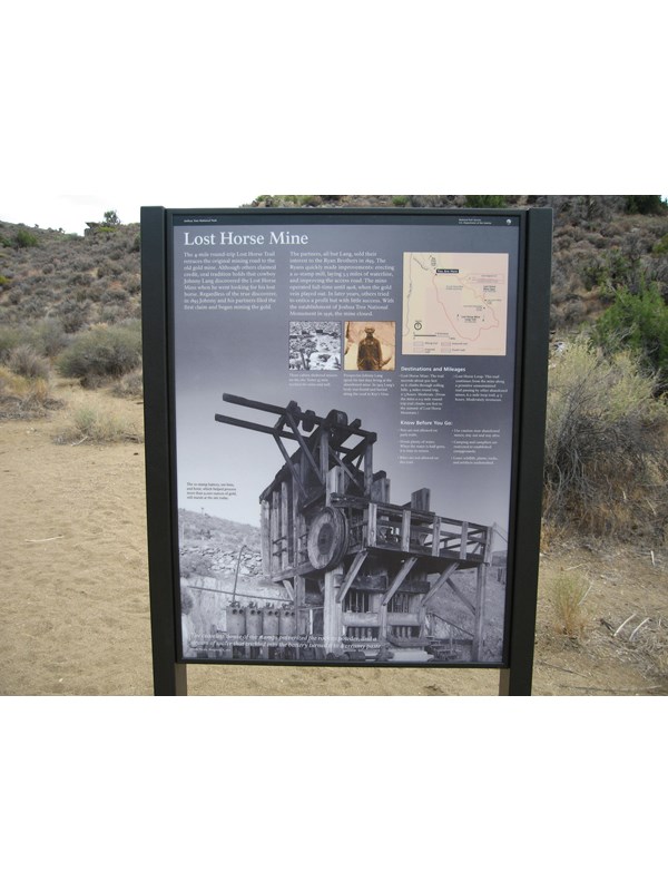 The information sign at the beginning of the trail