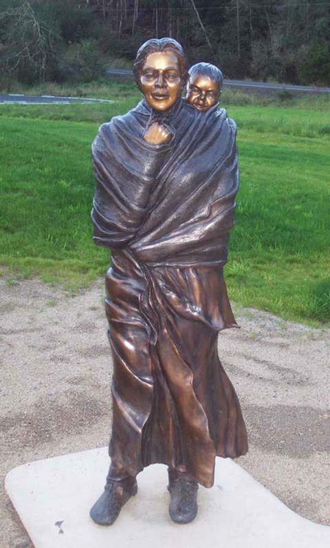 statue of women or son