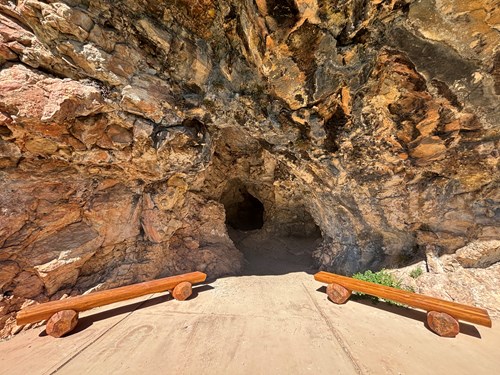 Bush’s Shelter Cave on route to the Historic Entrance