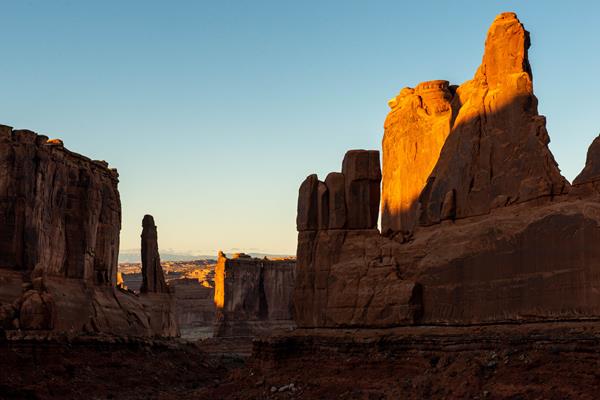 Sandstone spires seen in the distance from Park Avenue Viewpoint