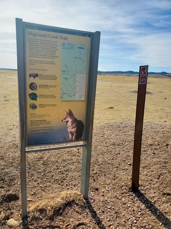 At the trailhead you can find a sign with safety and trail information.