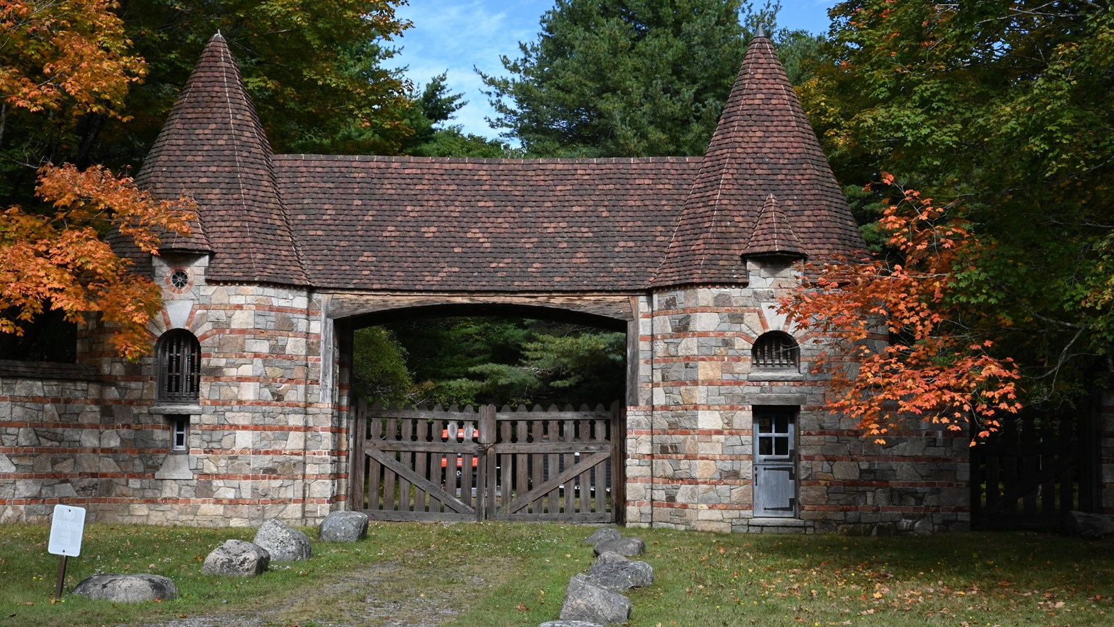 Image of gatehouse at Brown Mountain