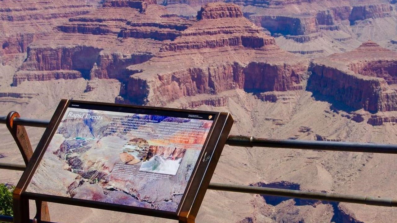 A wayside on the edge of Grand Canyon
