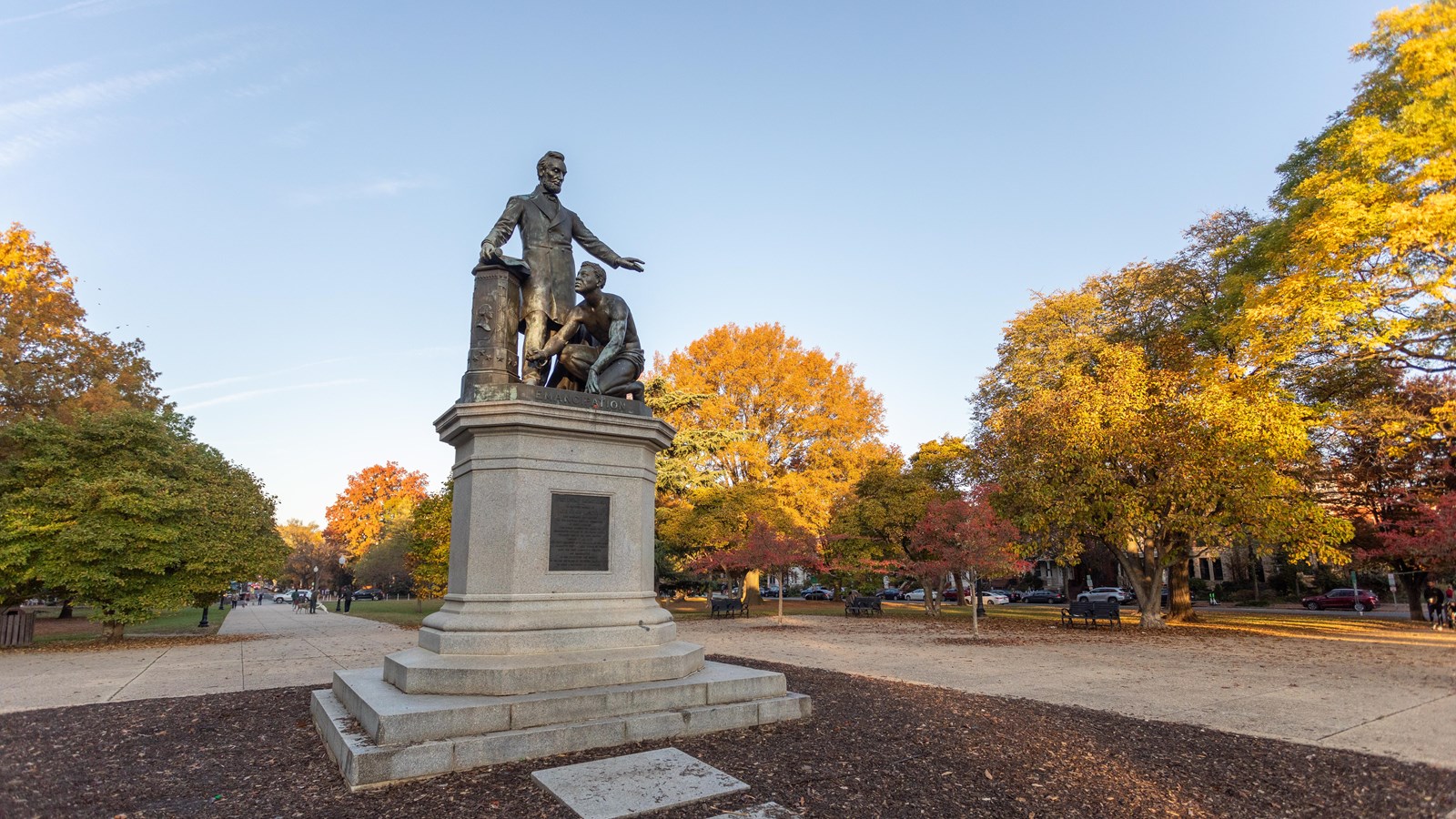 Bronze statue of Abraham Lincoln standing over a freed slave who is kneeling and looking up.