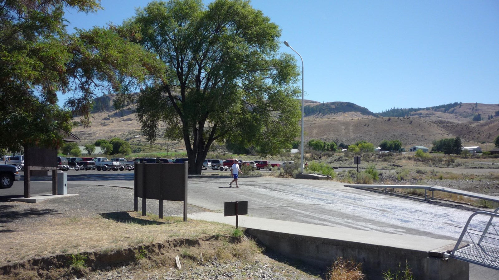A broad, paved boat ramp is easily accessible from the large parking lot.