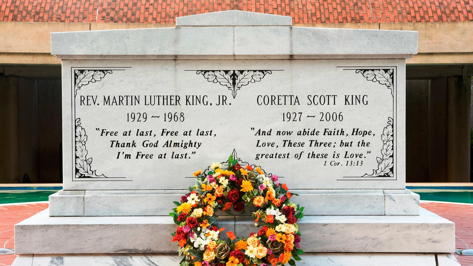 Colored image of Dr. King and Coretta Scot King\'s tomb