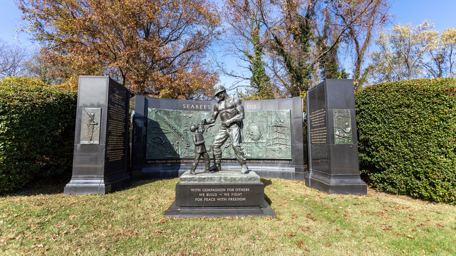 A large monument of soldiers