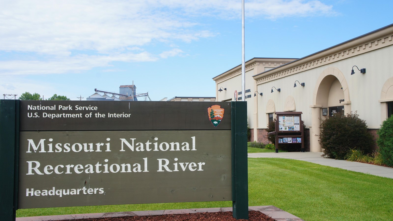 Missouri National Recreational River HQ site and building with information kiosk in the front