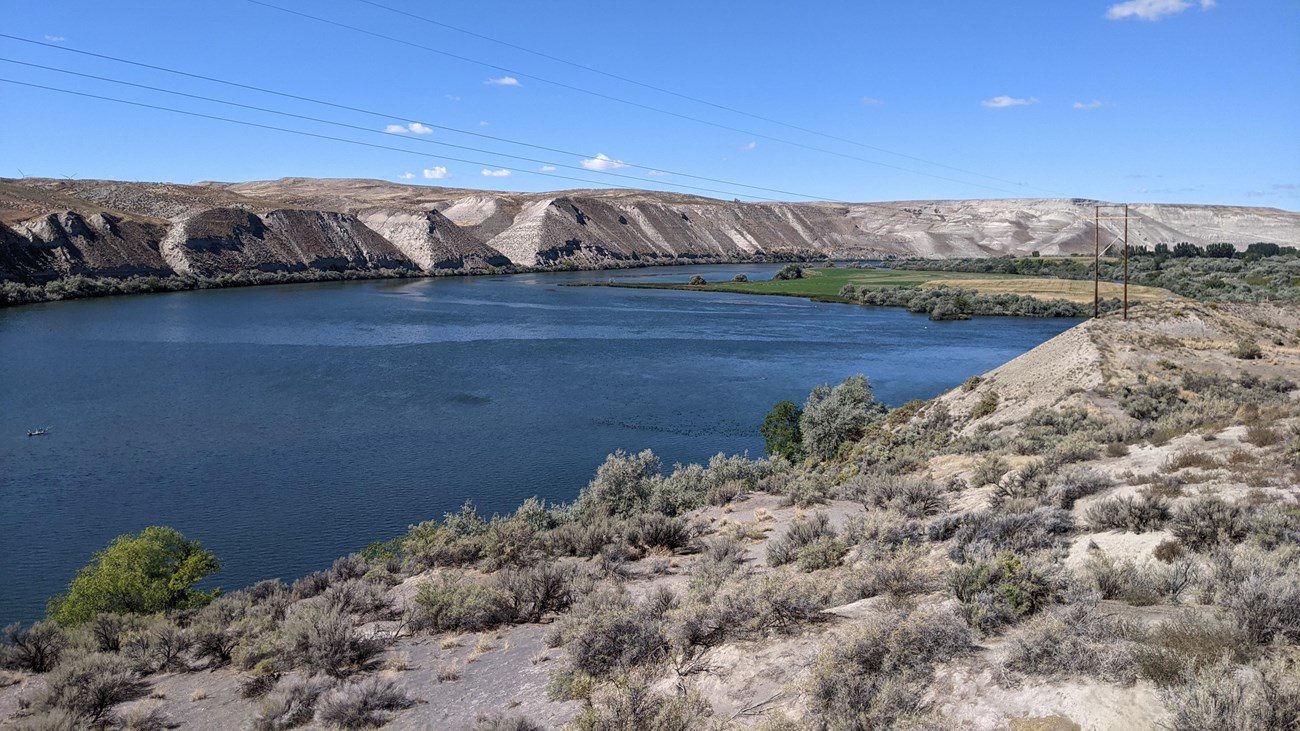 View overlooking the Snake River, with the steep bluffs of the fossil beds lining the other side.