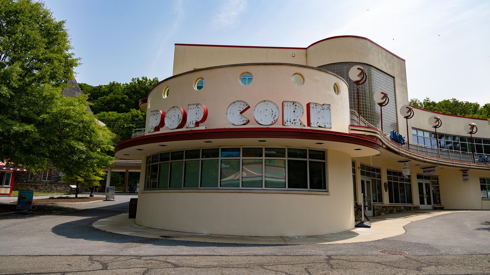 A rounded end of an arcade with bubble letters above the window 